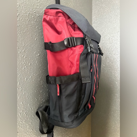 Oakley Utility Backpack - Picture 6 of 6